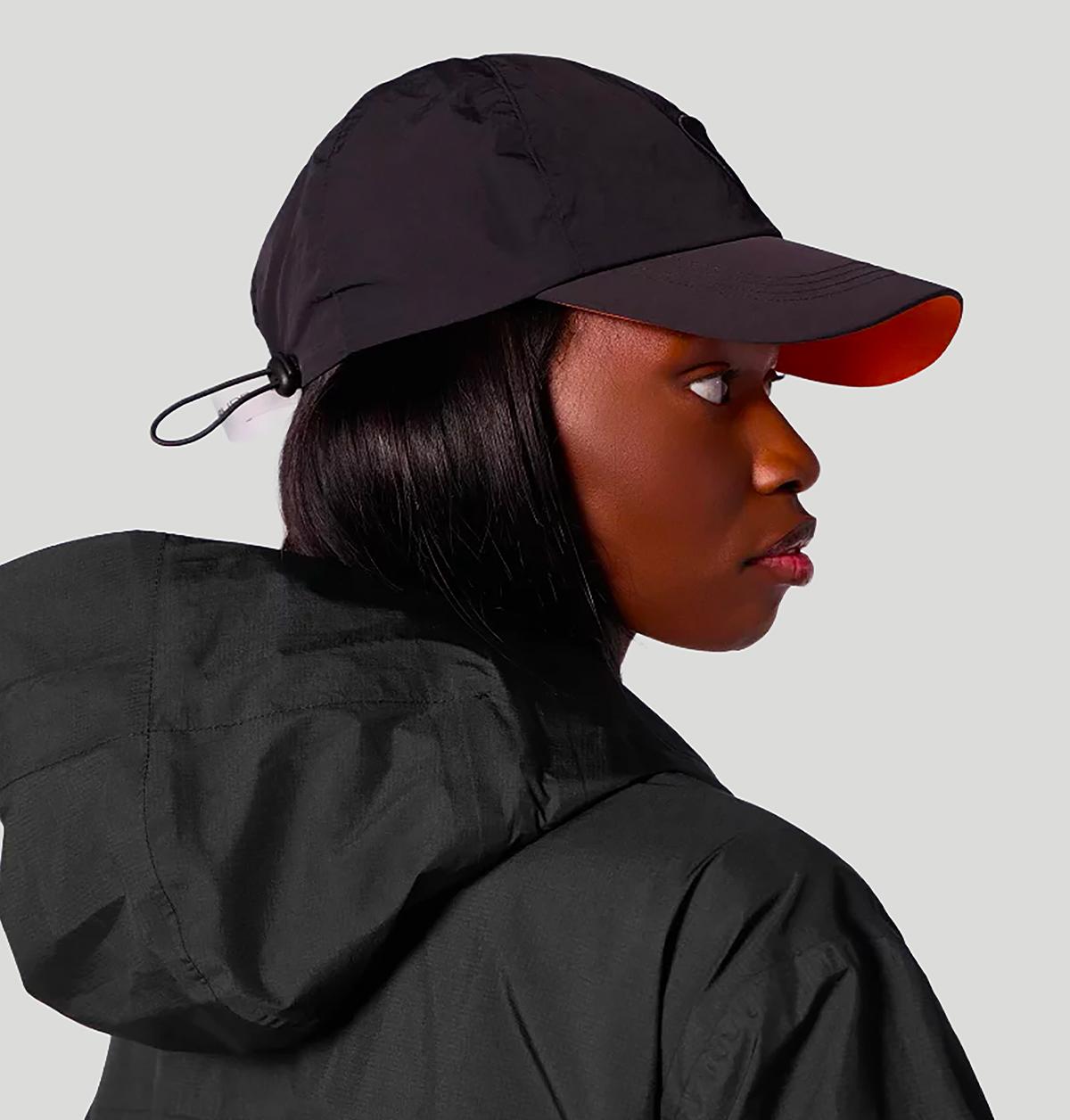 Gertrude Jaron<BR/> E26JARON CAPBLACK gertrude 