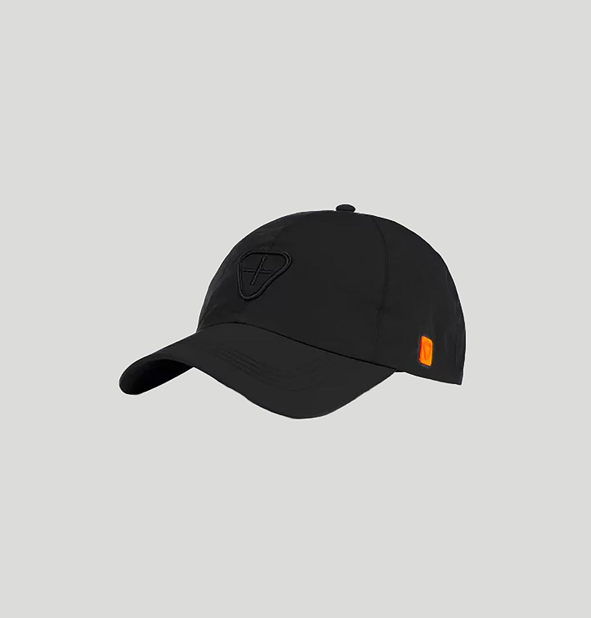 Gertrude Jaron<BR/> E26JARON CAPBLACK gertrude 