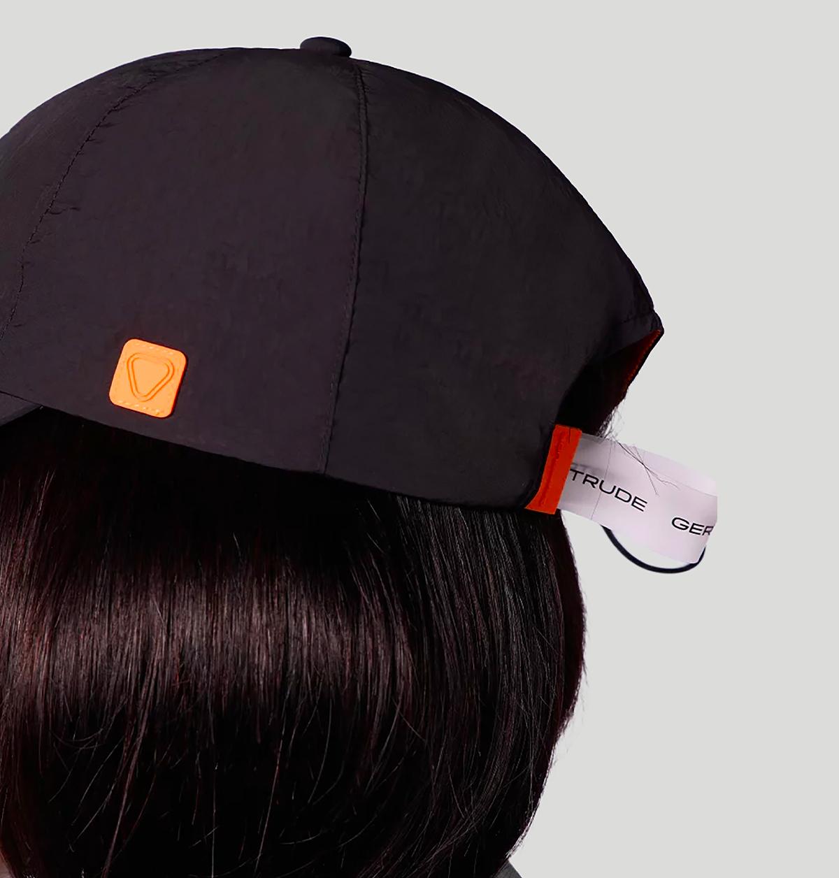 Gertrude Jaron<BR/> E26JARON CAPBLACK gertrude 