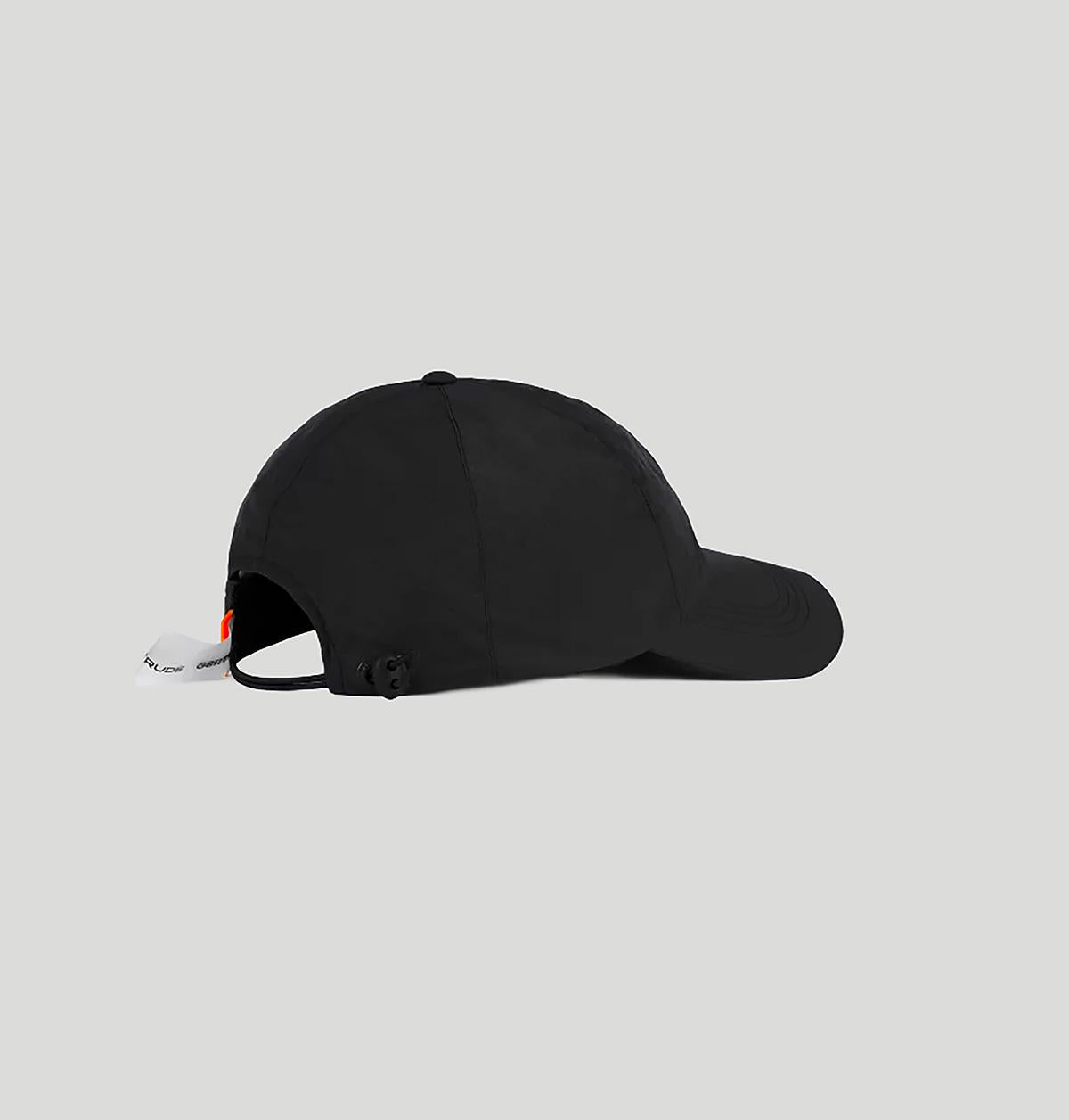 Gertrude Jaron<BR/> E26JARON CAPBLACK gertrude 