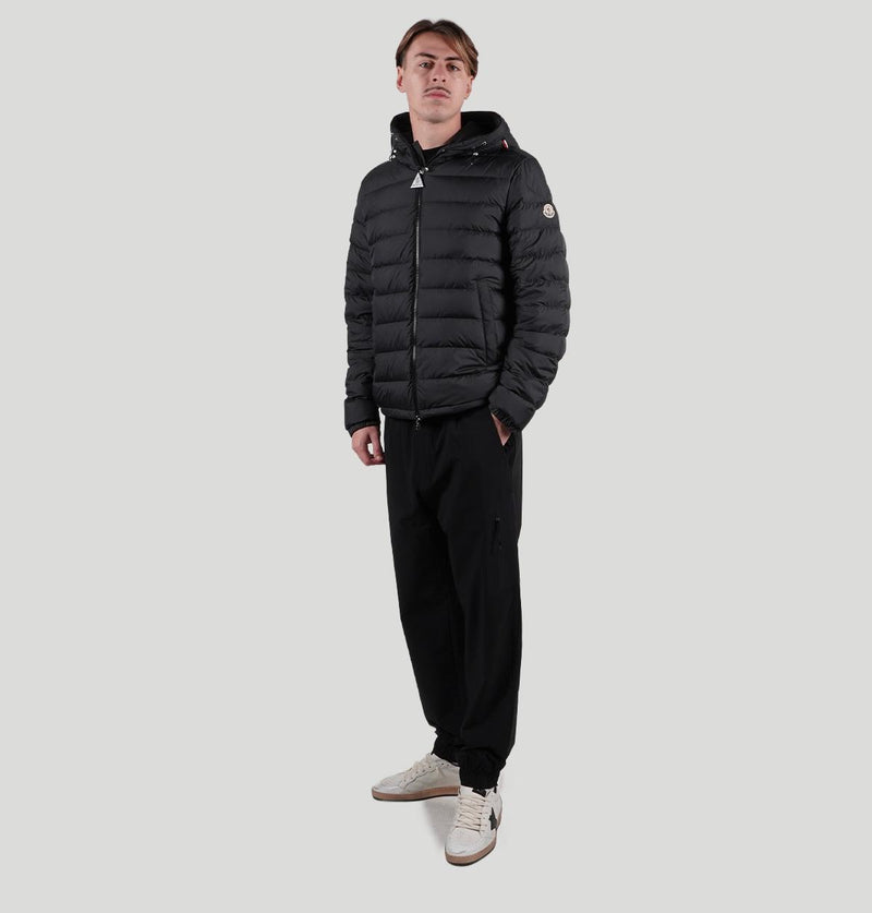 Moncler Vermeille L10911A00006 597X2999 Moncler 