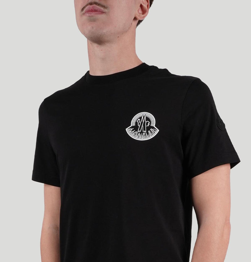 Moncler Understated Logo L10918C00020 89AYW999 Moncler 