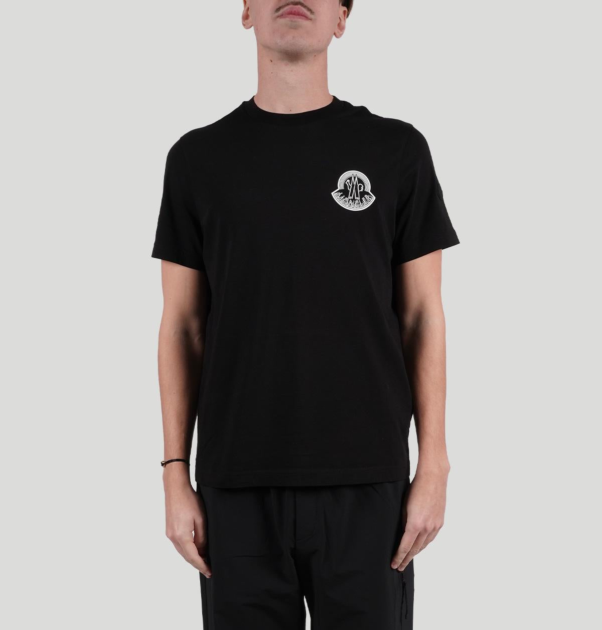 Moncler Understated Logo L10918C00020 89AYW999 Moncler 