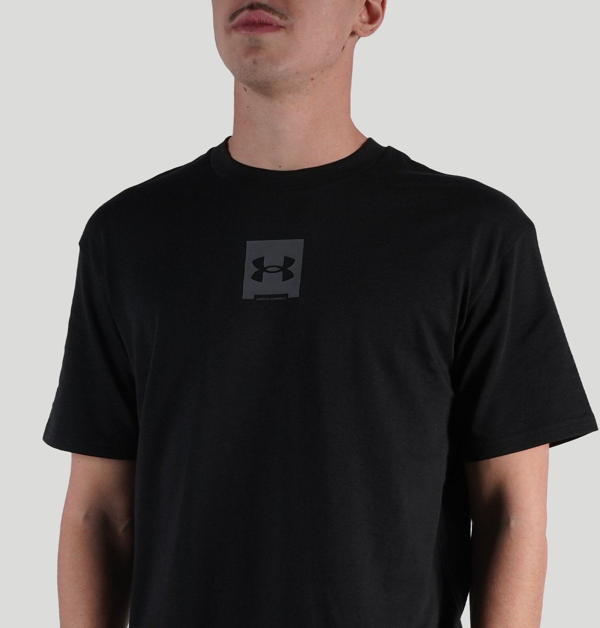 Under Armour Heavyweight Sm Box Short Sleeve 1386803 001BLK Under armour 