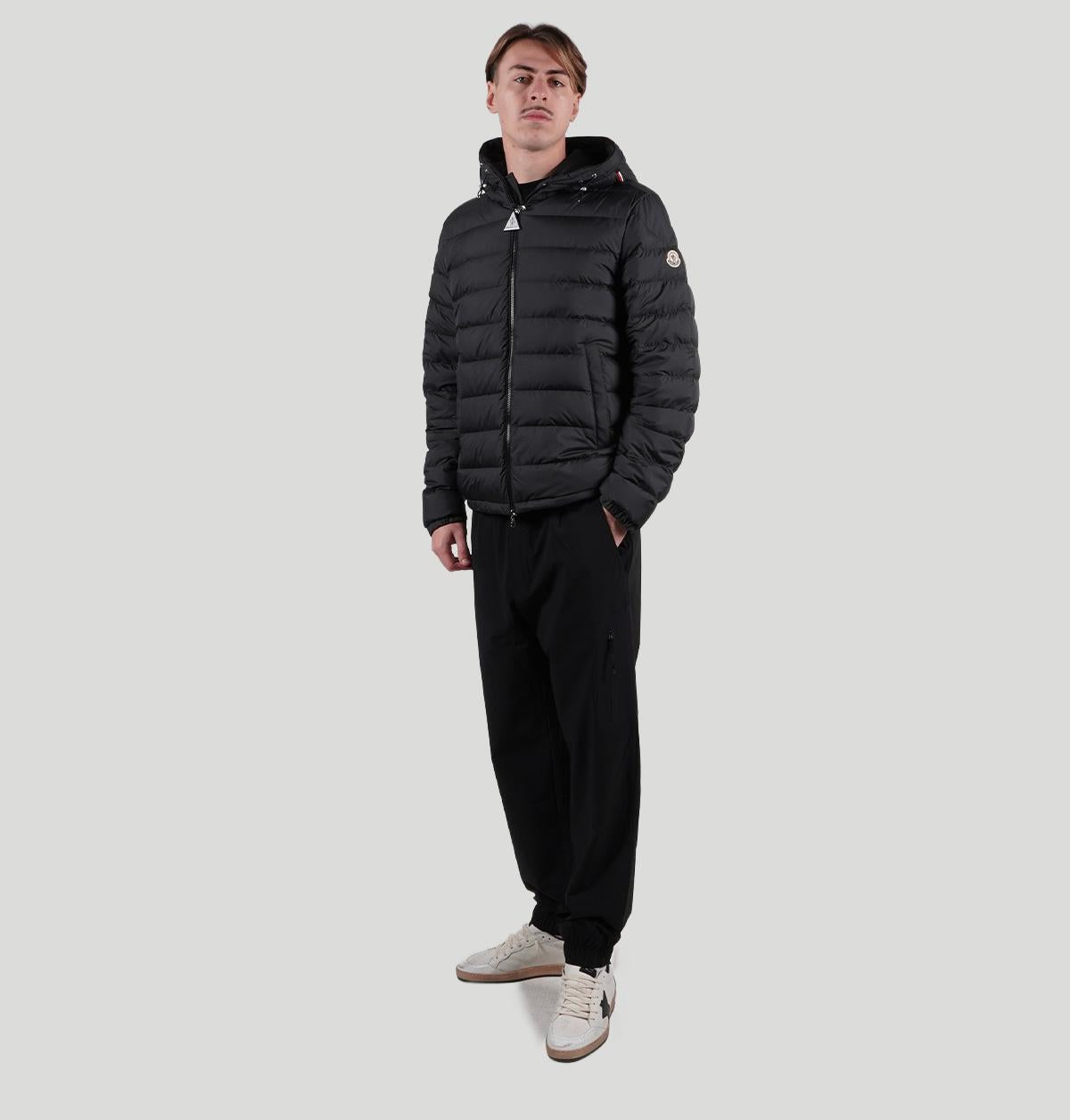 Moncler Vermeille L10911A00006 597X2999 Moncler 