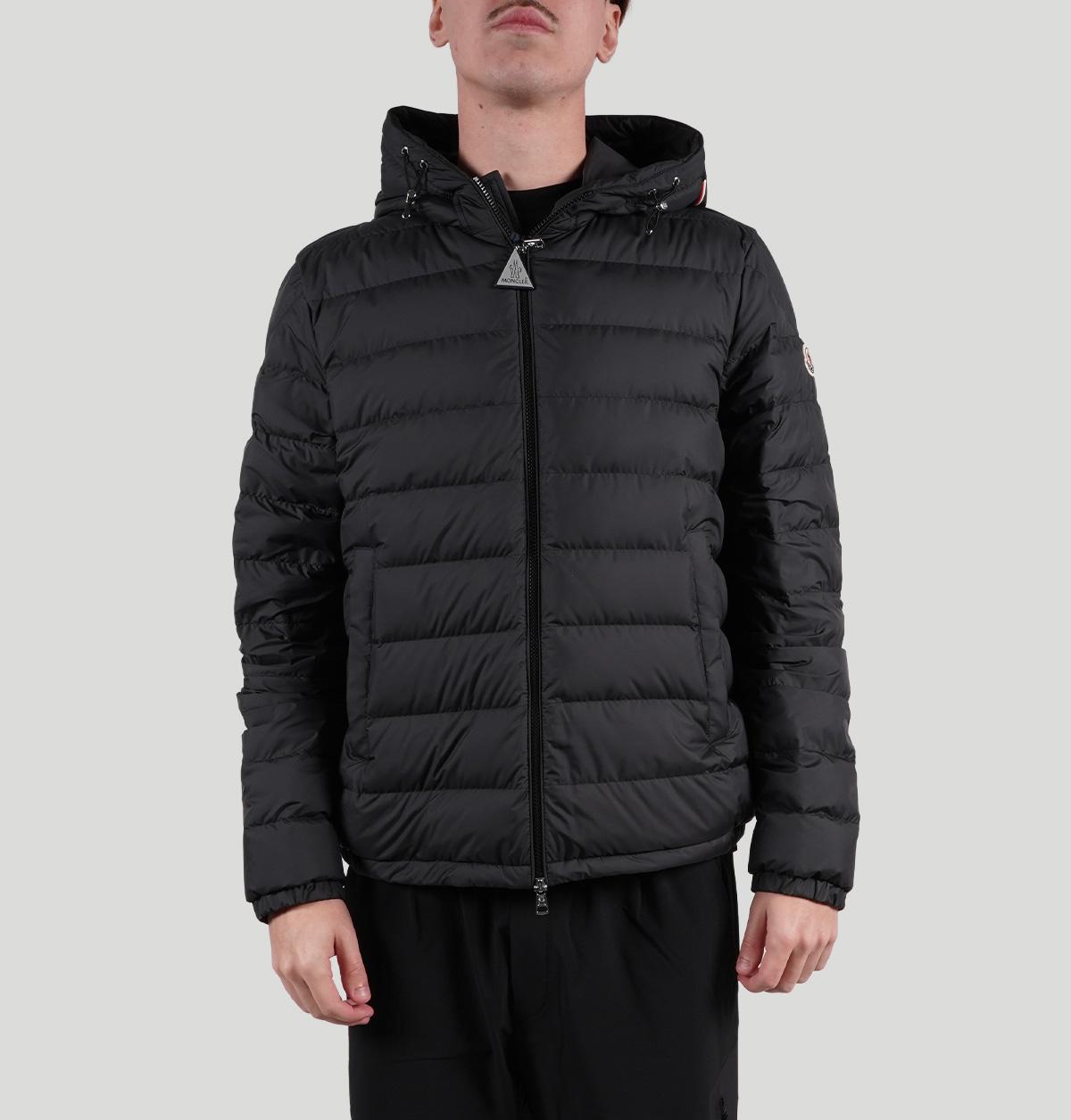 Moncler Vermeille L10911A00006 597X2999 Moncler 