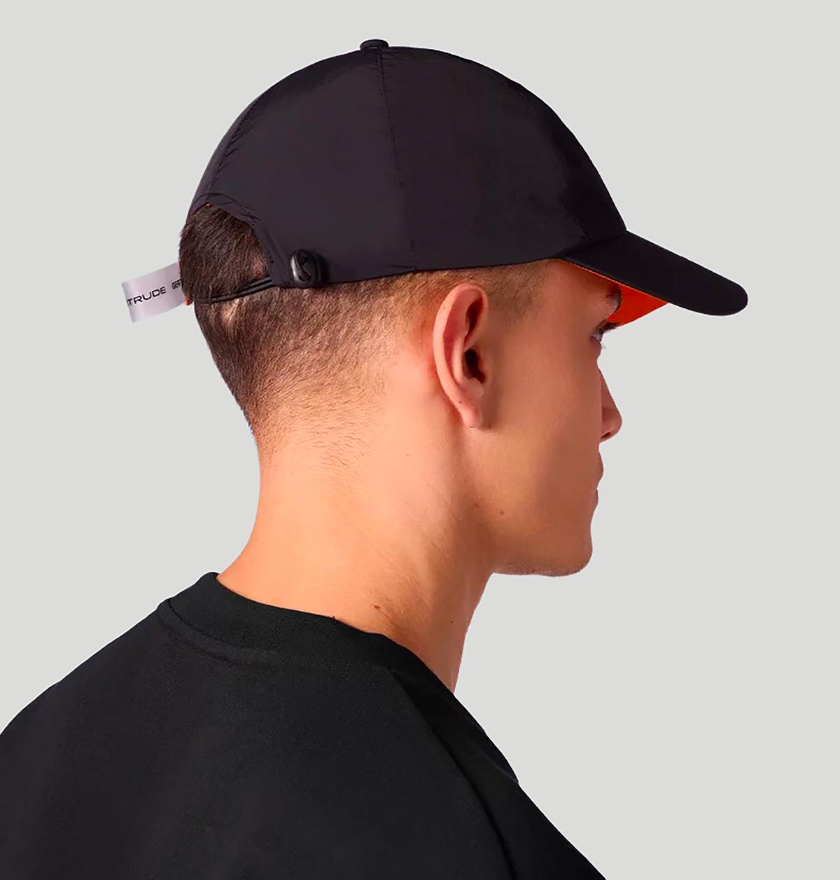 Gertrude Jaron<BR/> E26JARON CAPBLACK gertrude 