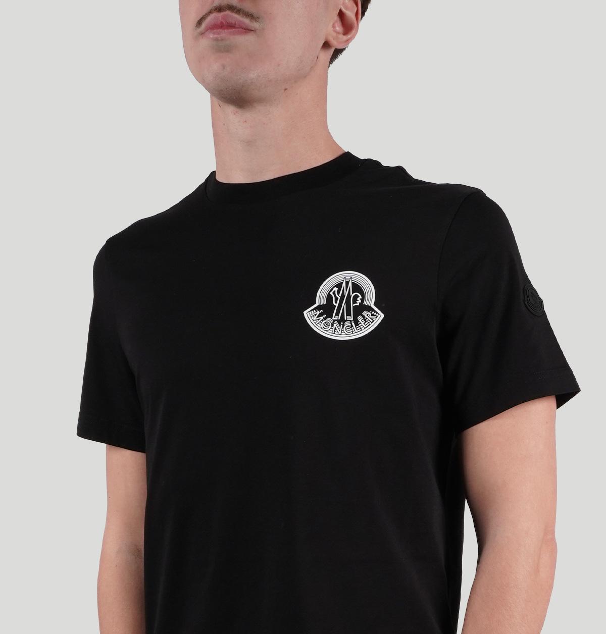 Moncler Understated Logo L10918C00020 89AYW999 Moncler 